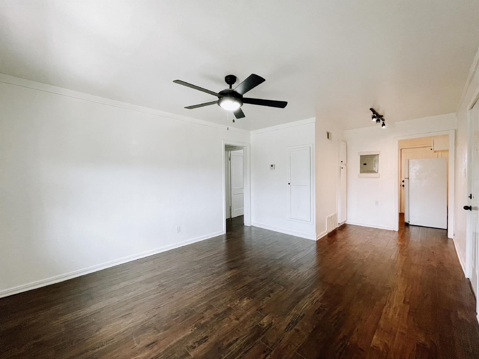 1714 N Lindsay Ave - 6 property image