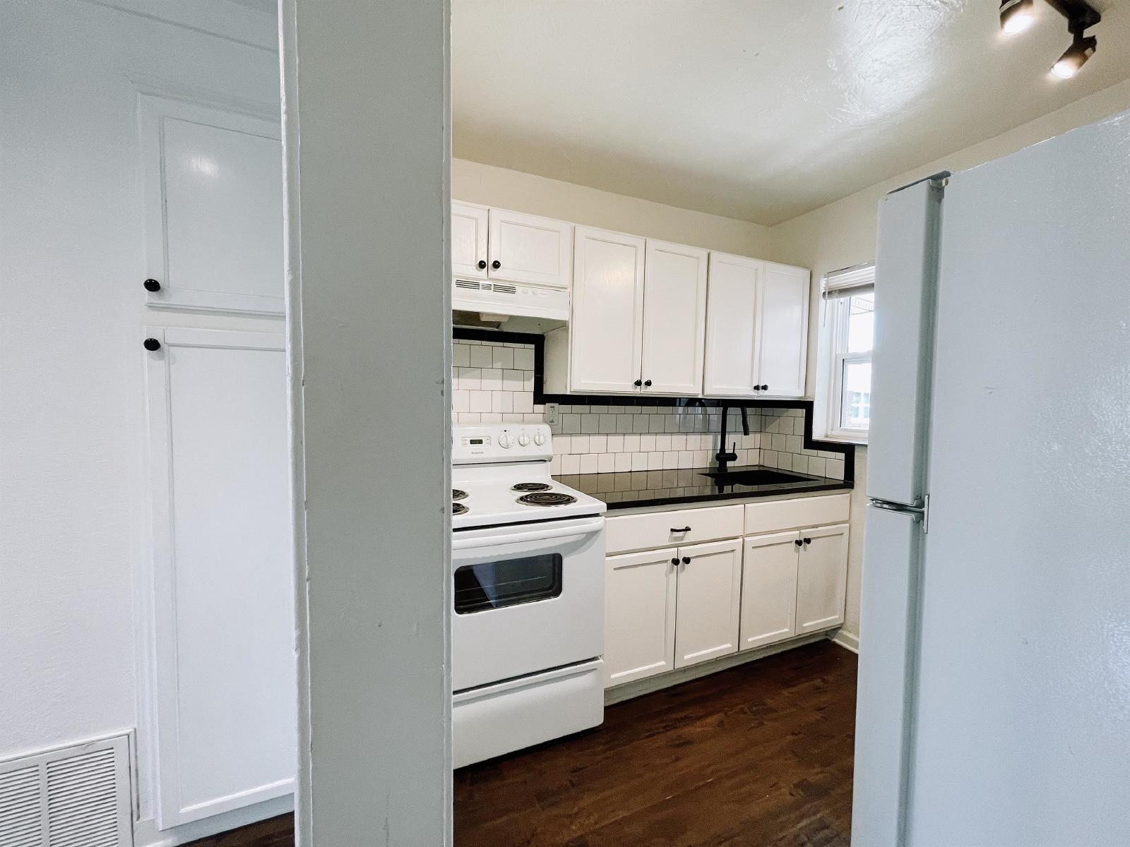 1714 N Lindsay Ave - 6 property image