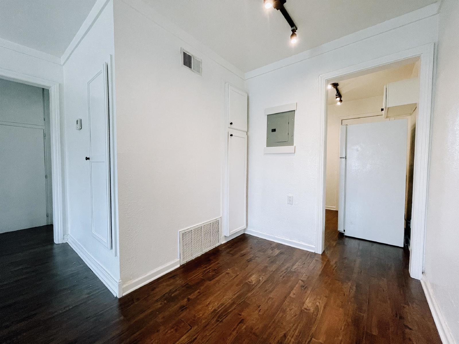 1714 N Lindsay Ave - 6 property image