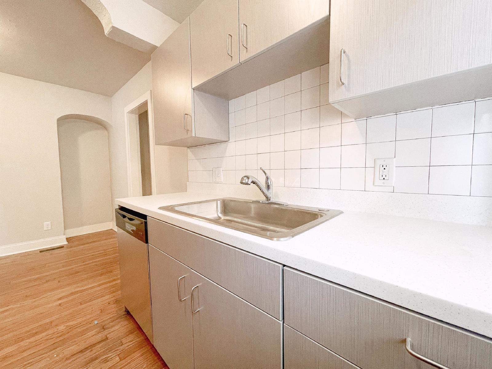 835 East Drive - 8 property image