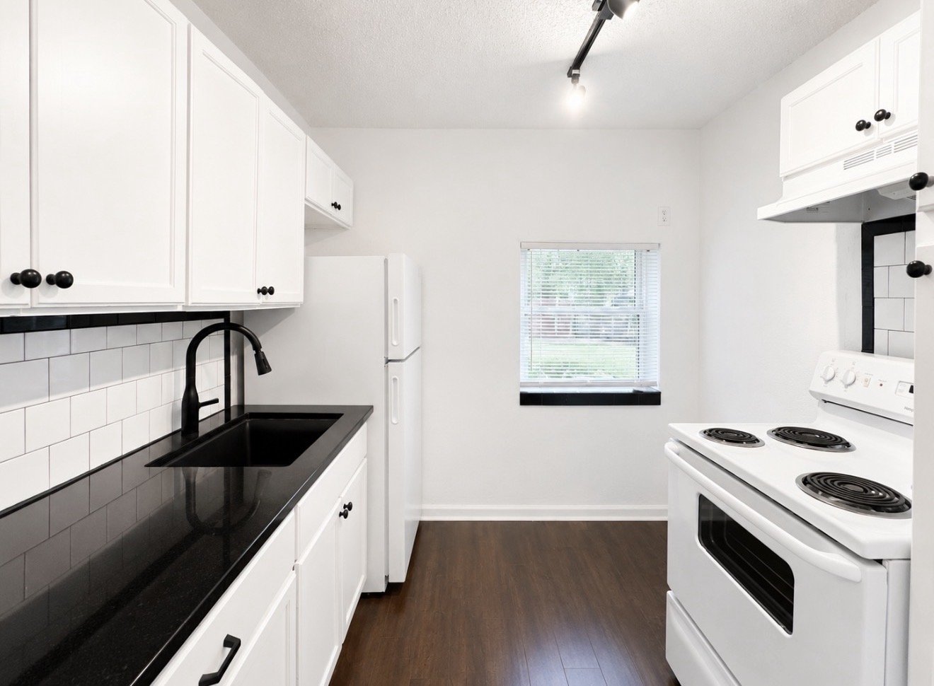 1722 N Lindsay Ave - 3 property image