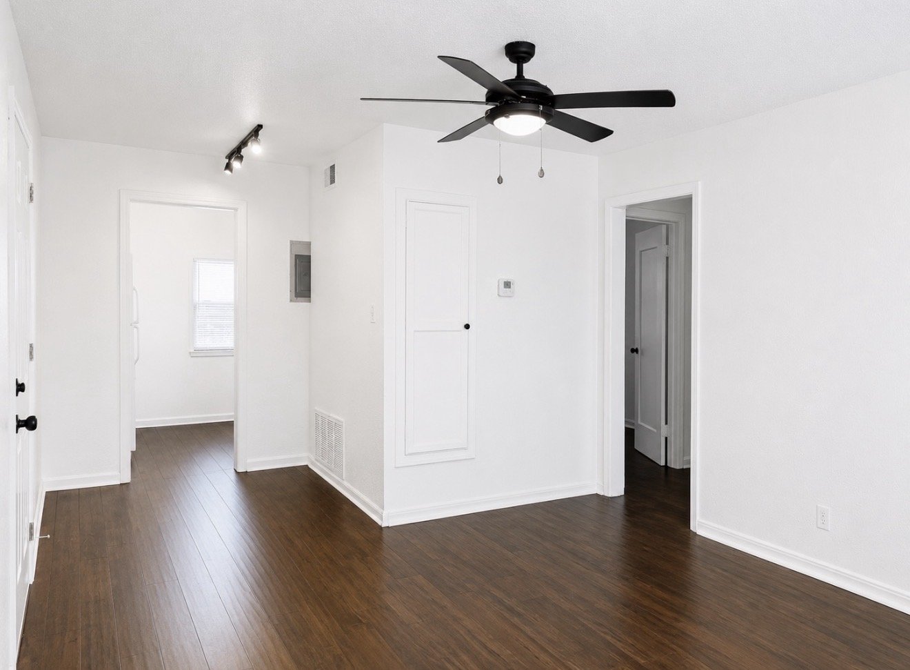 1722 N Lindsay Ave - 3 property image