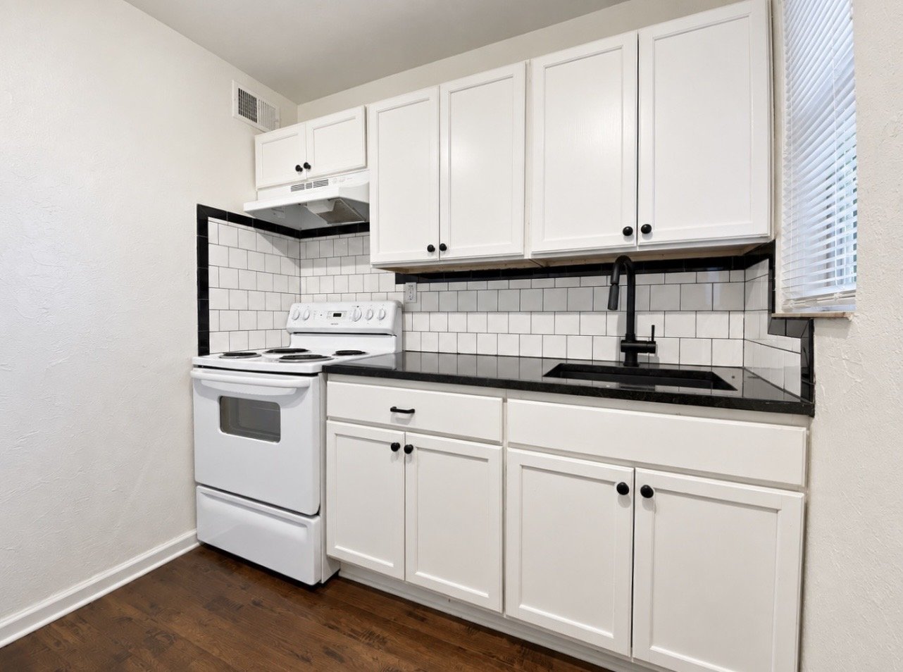 1714 N Lindsay Ave - 6 property image