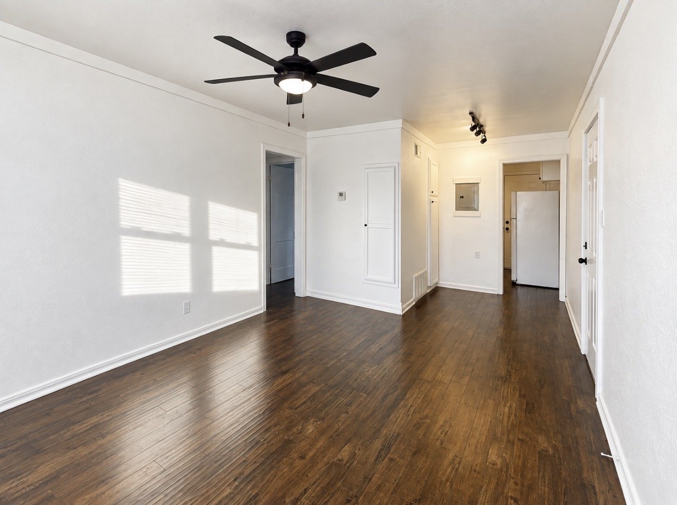 1714 N Lindsay Ave - 6 property image