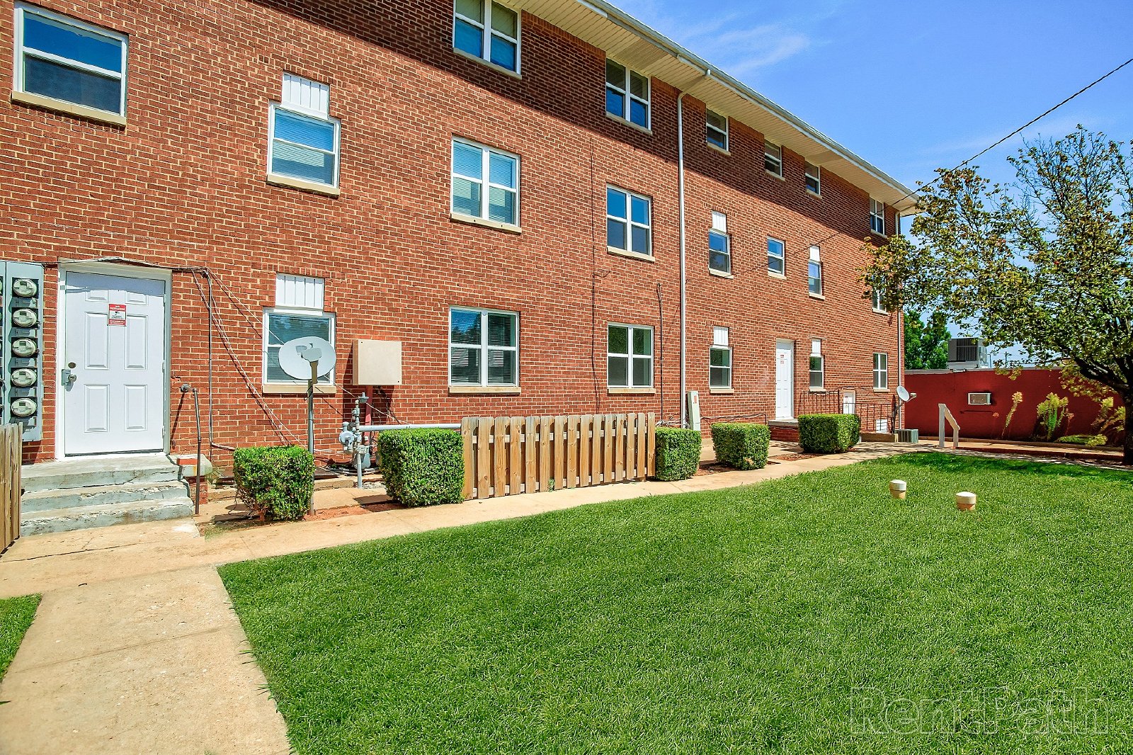 1722 N Lindsay Ave - 3 property image