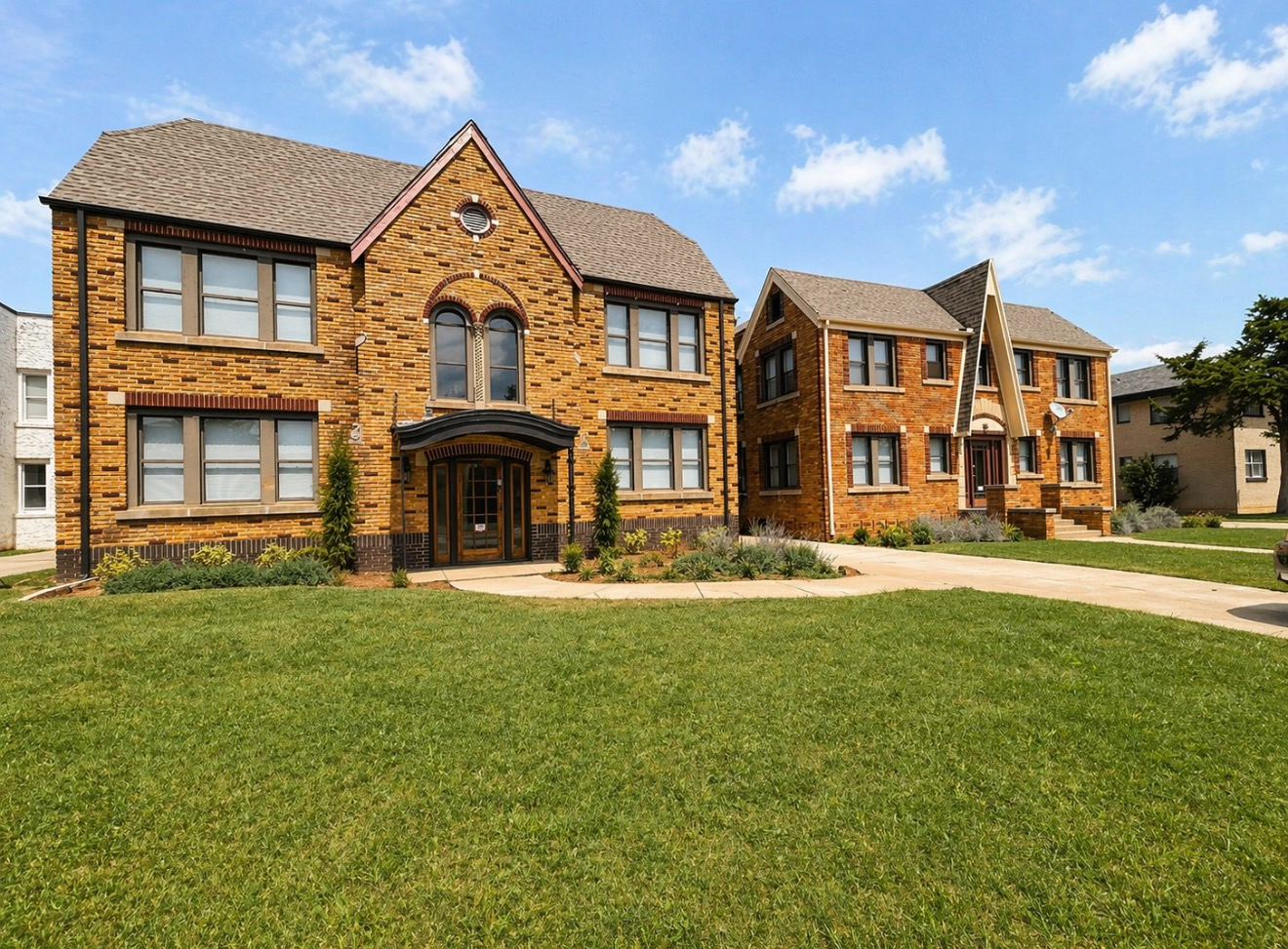 831 & 835 East Drive